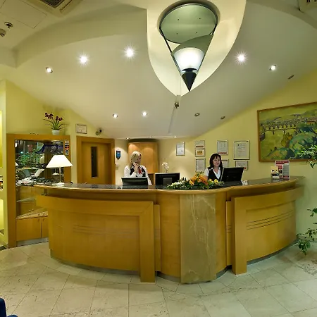 Ramada Centre Отель 4*