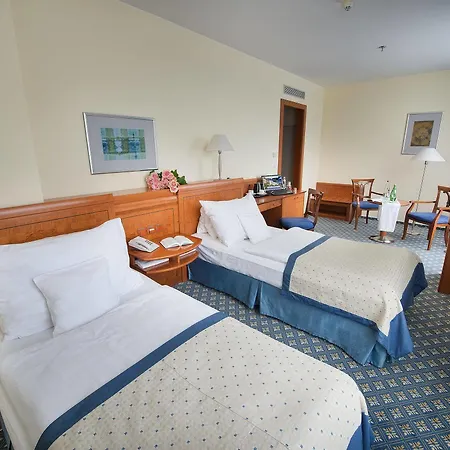Отель Ramada Centre 4*