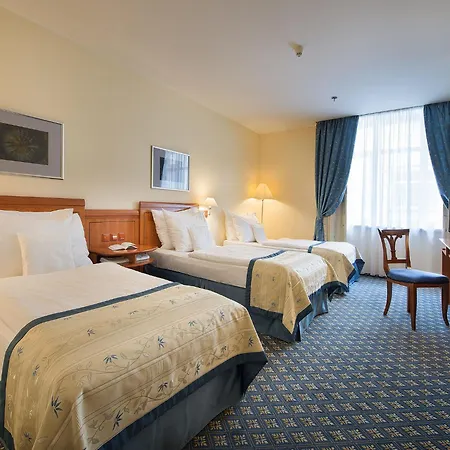 Ramada Centre 4* Прага