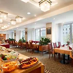 رامادا مركز مدينة فندق 4*