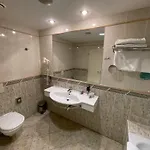 فندق رامادا مركز مدينة 4*