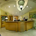 رامادا مركز مدينة فندق 4*