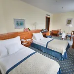 فندق رامادا مركز مدينة 4*