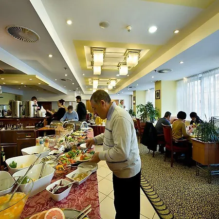 Ramada Centre Hotel 4*