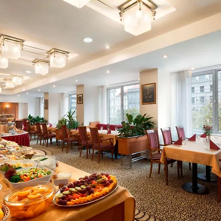 Ramada Centre Hotel 4*