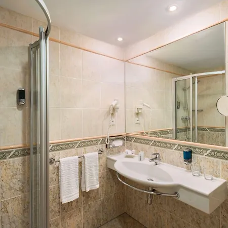 ラマダ シティセンター 4*