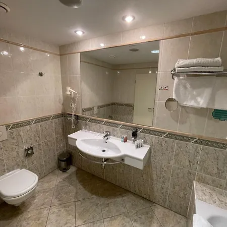 Hotel Ramada Centre 4*