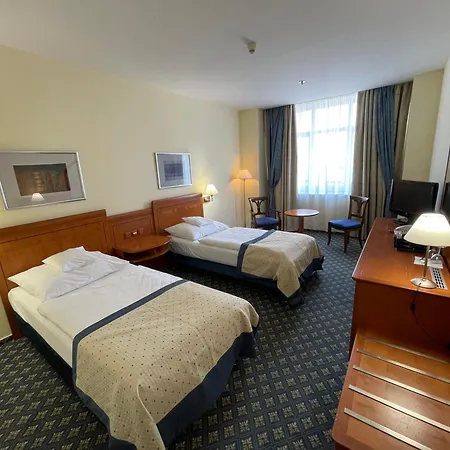 Hotel Ramada Centre 4*