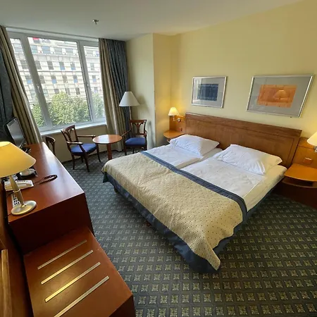 Hotel Ramada Centre 4*