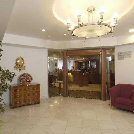 Ramada Centre 4*
