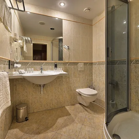 Ramada Centre Otel 4*