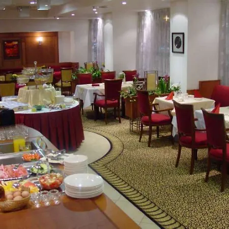 Ramada Centre מלון 4*