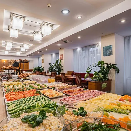 Ramada Centre 4* Prague